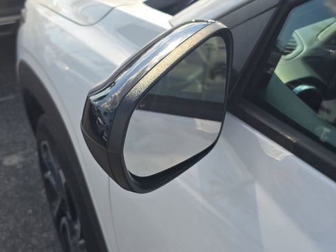 Used 2024 Chevrolet Trax RS w/ Sunroof Package image 13