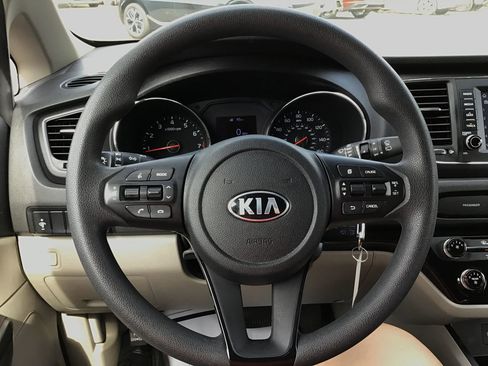 Used 2020 Kia Sedona LX image 17