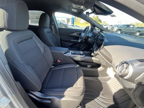 New 2026 Chevrolet Equinox EV LT image 20