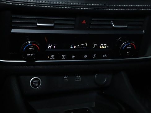 Used 2023 Nissan Rogue SV image 25