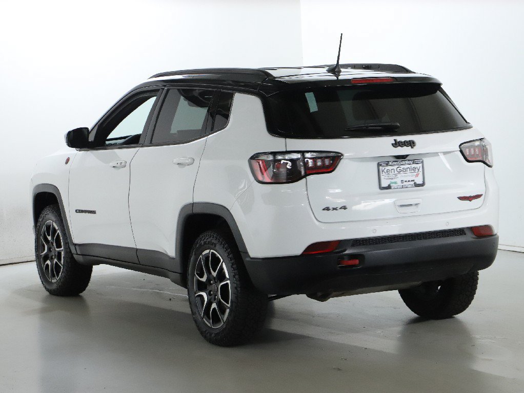 Used 2025 Jeep Compass Trailhawk AWD/4WD image 39