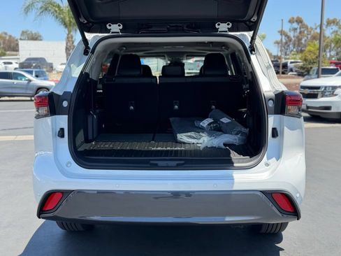 New 2026 Toyota Highlander Limited AWD/4WD image 16