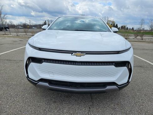 Used 2025 Chevrolet Equinox EV LT w/ Convenience Package FWD image 2