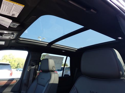 New 2026 GMC Yukon Denali w/ Sun & Power Step Package image 22