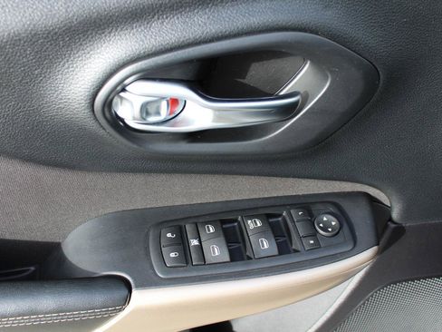 Used 2017 Jeep Cherokee Sport w/ Cold Weather Group image 48