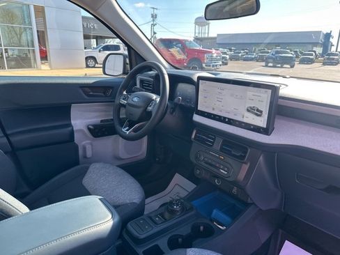 Certified 2025 Ford Maverick XLT w/ XLT Luxury Package image 8