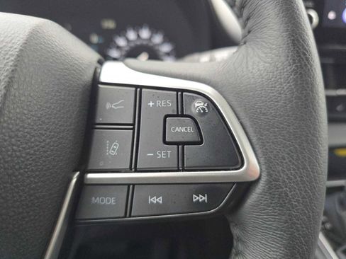 Used 2025 Toyota Sienna XLE image 30