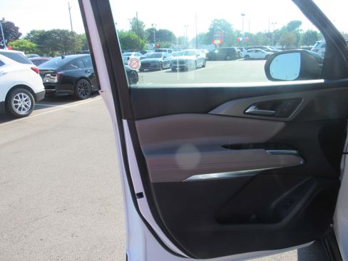 Used 2026 Chevrolet Traverse LT w/ Driver Confidence Package FWD image 8