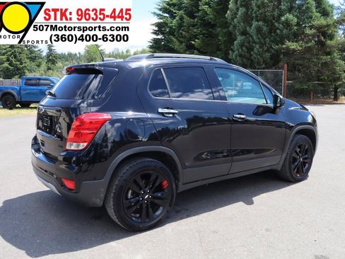 Used 2019 Chevrolet Trax LT w/ Sun & Sound Package AWD/4WD image 9