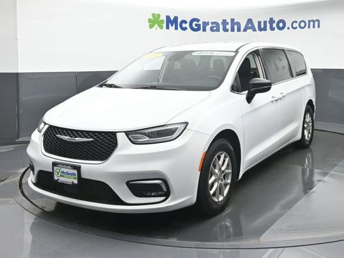 Used 2024 Chrysler Pacifica Touring-L FWD image 24