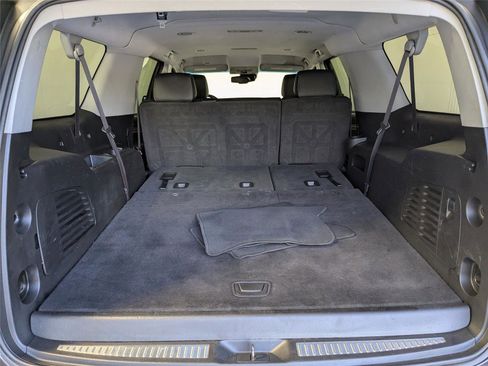 Used 2017 Chevrolet Suburban LT image 24