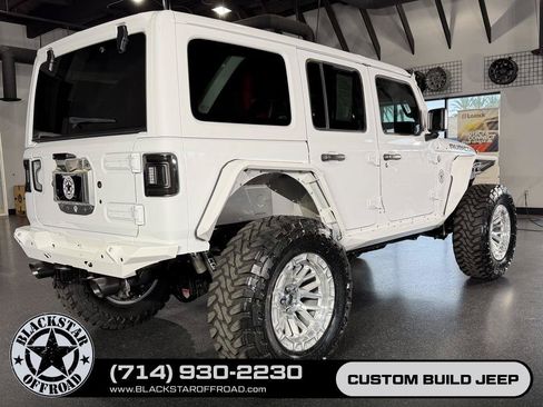 Used 2025 Jeep Wrangler Unlimited Rubicon AWD/4WD image 12