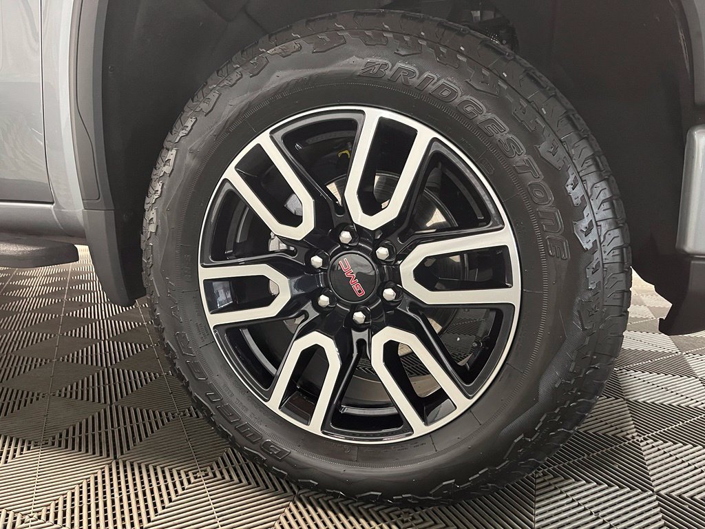 Used 2025 GMC Sierra 1500 AT4 w/ AT4 Premium Package AWD/4WD image 3