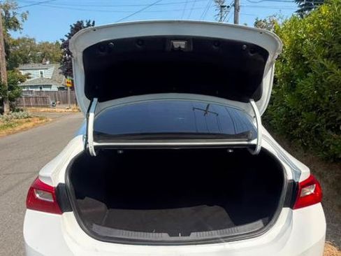 Used 2018 Chevrolet Malibu LT FWD image 15