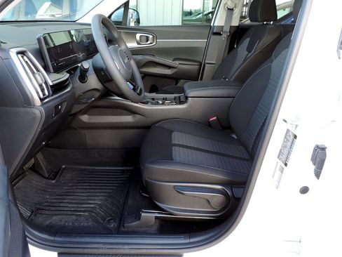 New 2025 Kia Sorento LX FWD image 13