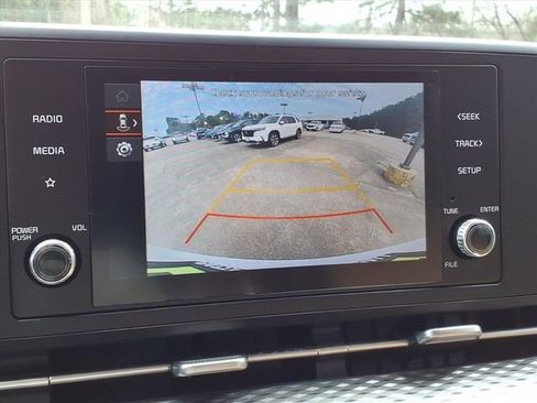 Used 2024 Kia Carnival LX image 31