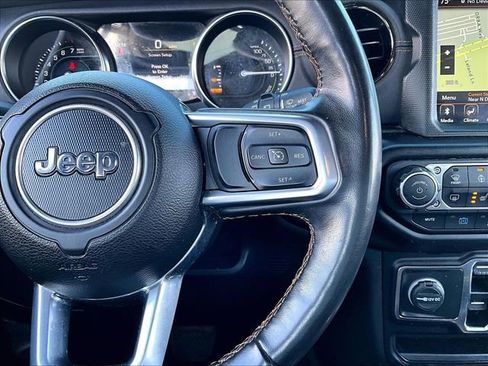 Used 2022 Jeep Wrangler Unlimited Sahara image 24
