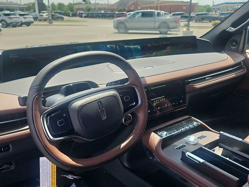 New 2026 Lincoln Navigator Reserve AWD/4WD image 6
