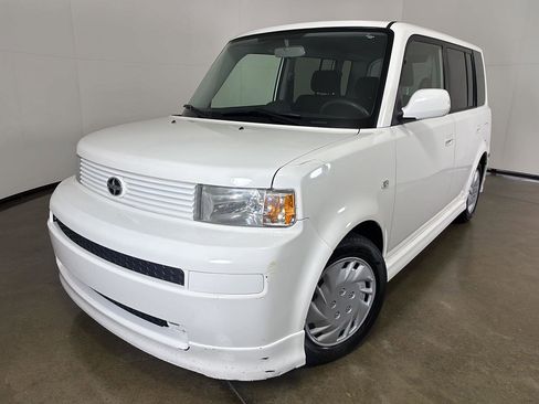Used 2005 Scion xB FWD image 1
