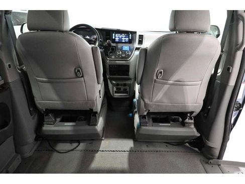 Used 2016 Toyota Sienna XLE Premium FWD image 20