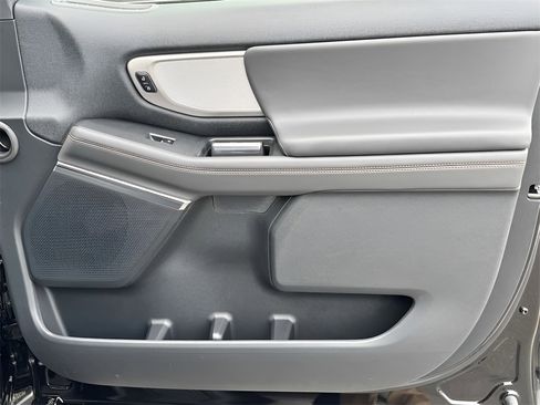 New 2025 Ford Expedition Active image 28