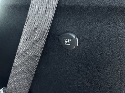 Certified 2025 Chrysler Pacifica Select FWD image 12