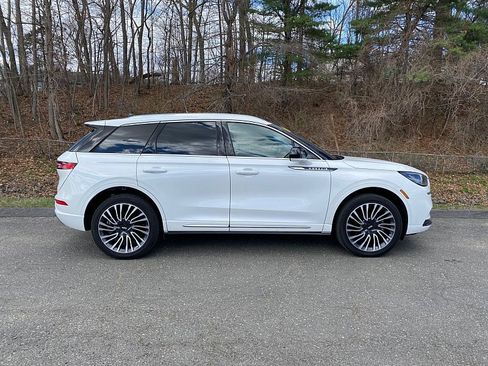 Used 2022 Lincoln Corsair AWD w/ Premium Package image 4