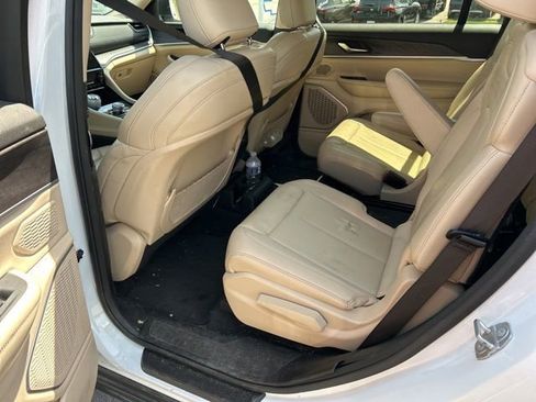Used 2021 Jeep Grand Cherokee L Limited AWD/4WD image 10