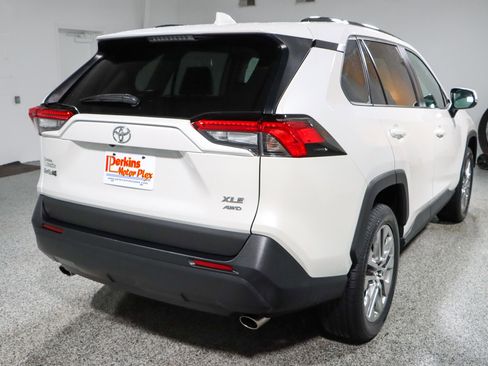 Used 2021 Toyota RAV4 XLE Premium image 7