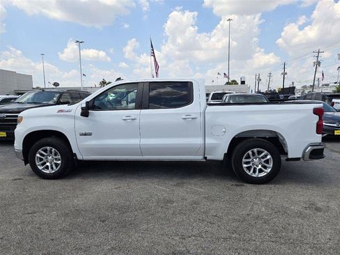 Used 2024 Chevrolet Silverado 1500 LT w/ Z71 Off-Road Package AWD/4WD image 3