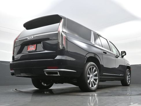 Used 2023 Cadillac Escalade ESV Premium Luxury Platinum AWD/4WD image 35