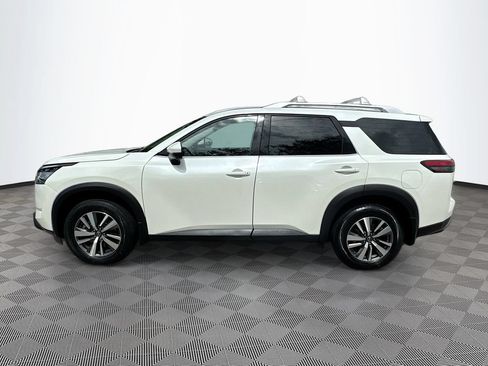 Used 2024 Nissan Pathfinder SL AWD/4WD image 9