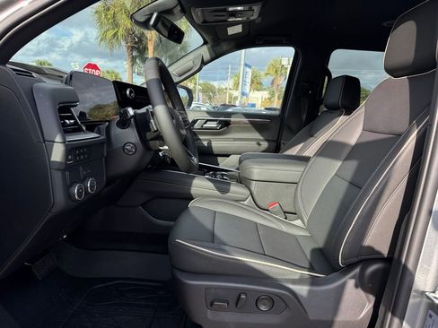 New 2025 Chevrolet Suburban Premier RWD image 14