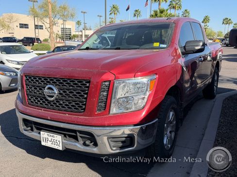 Used 2019 Nissan Titan SV image 5