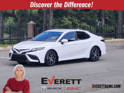 Used 2023 Toyota Camry SE FWD image 1