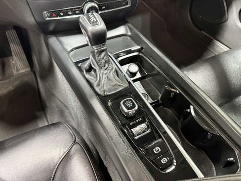 Used 2020 Volvo S60 T6 Momentum image 11