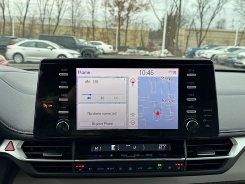 Used 2023 Toyota Sienna Limited image 24