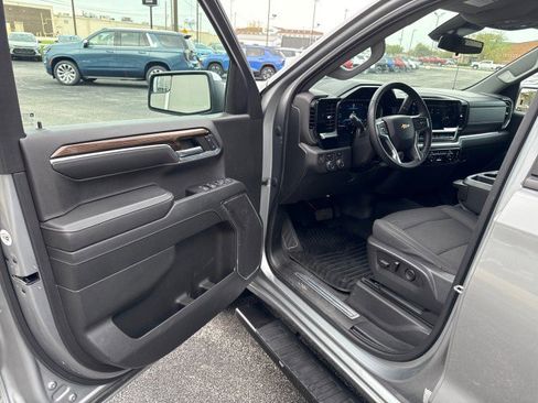 Used 2023 Chevrolet Silverado 1500 LT AWD/4WD image 13