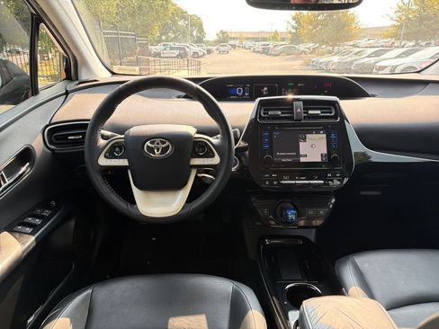 Used 2017 Toyota Prius Four FWD image 31
