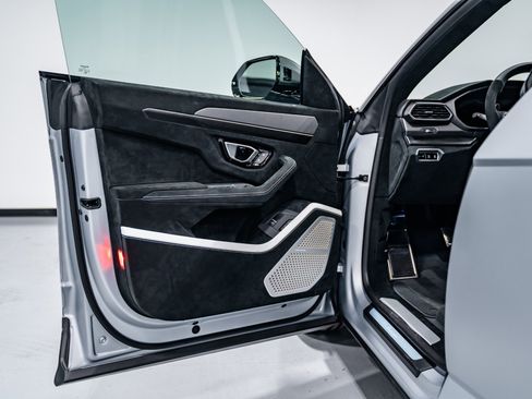 Used 2024 Lamborghini Urus Performante image 30