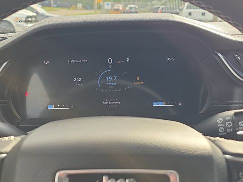 Used 2024 Jeep Grand Cherokee L Limited image 17