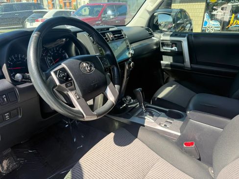 Used 2018 Toyota 4Runner SR5 AWD/4WD image 7