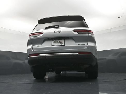 Used 2023 Jeep Grand Cherokee L Limited w/ Luxury Tech Group II AWD/4WD image 23
