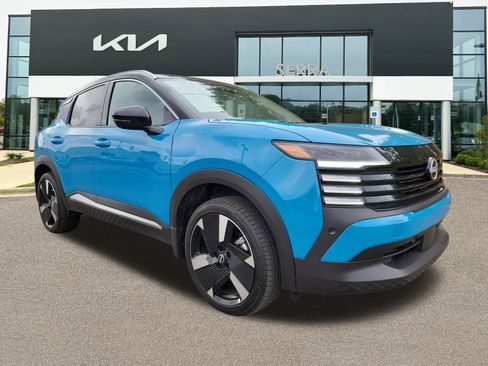 Used 2025 Nissan Kicks SR w/ Illumination Package image 1