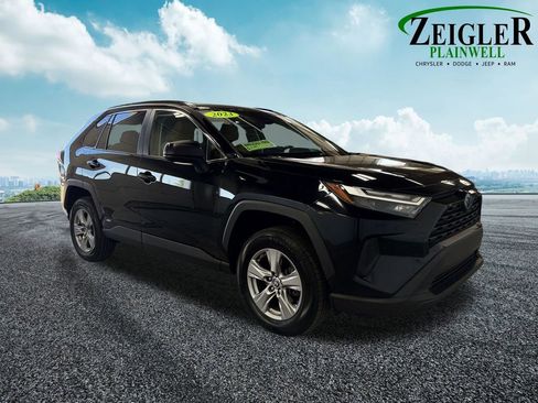 Used 2023 Toyota RAV4 LE AWD/4WD image 7