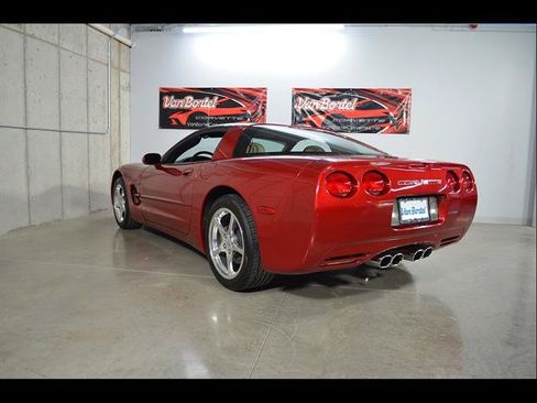Used 2004 Chevrolet Corvette Coupe w/ Preferred Equipment Group RWD image 5