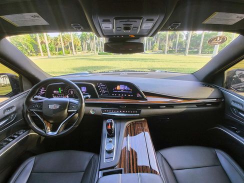 Used 2022 Cadillac Escalade ESV Luxury RWD image 9
