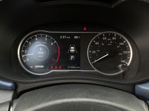 Used 2025 Nissan Versa SV FWD image 34