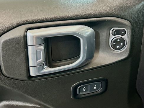 Used 2024 Jeep Gladiator Sport AWD/4WD image 15