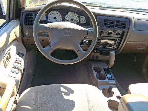 Used 2003 Toyota Tacoma PreRunner RWD image 2